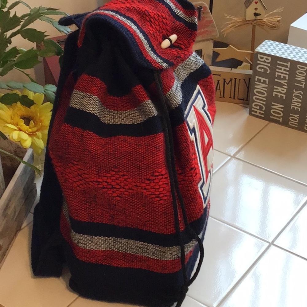 ‘Uofa’ Tapestry Drawstring Backpack - image 3